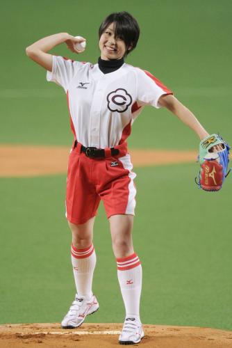 市川華菜8始球式画像