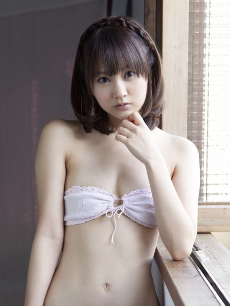 浜田翔子白ビキニエロ画像2 (1)