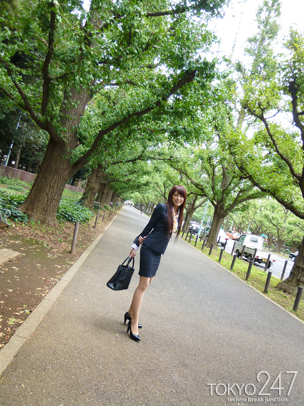 変態ドMっ娘4OL制服で散歩する画像 (5)