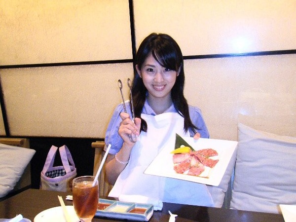 本仮屋リイナ9食事中の画像 (3)