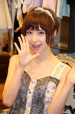 篠田麻里子グラビア画像005