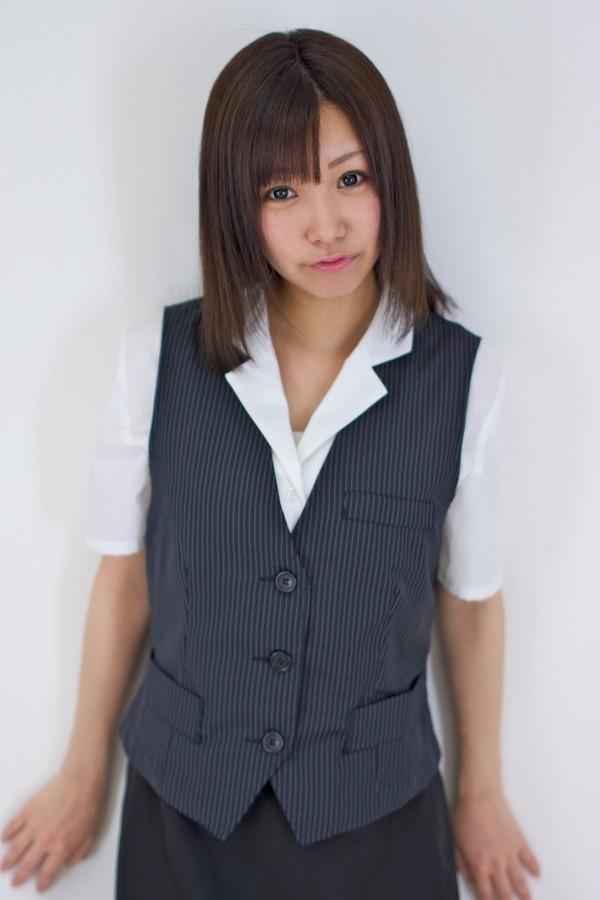 胡桃沢まみ7OL制服姿 (1)