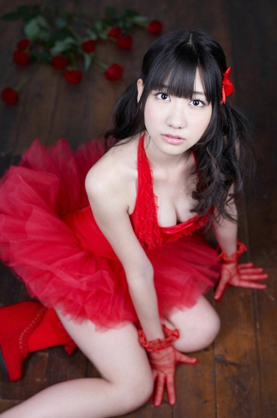 柏木由紀１ビキニ水着画像 (2)