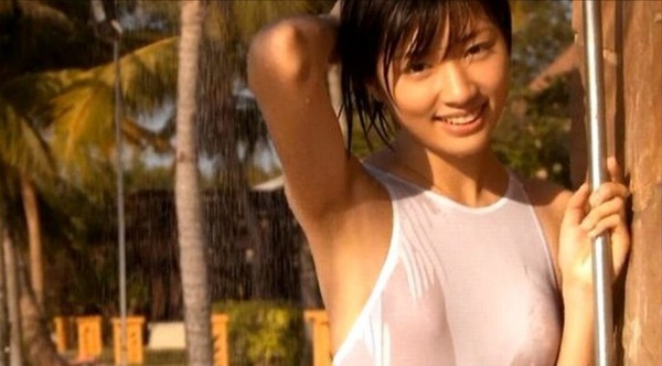 相楽樹2同級生3白ビキニ水着画像 (6)