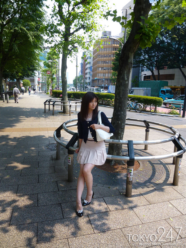 22才お嬢様ふう美女かほ７公園デートの画像 (9)