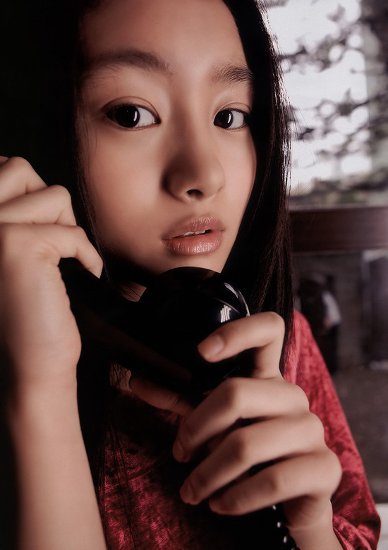 忽那汐里1赤いワンピース画像 (5)