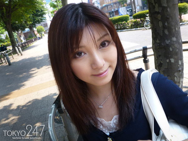 22才お嬢様ふう美女かほ7公園デートの画像 (8)
