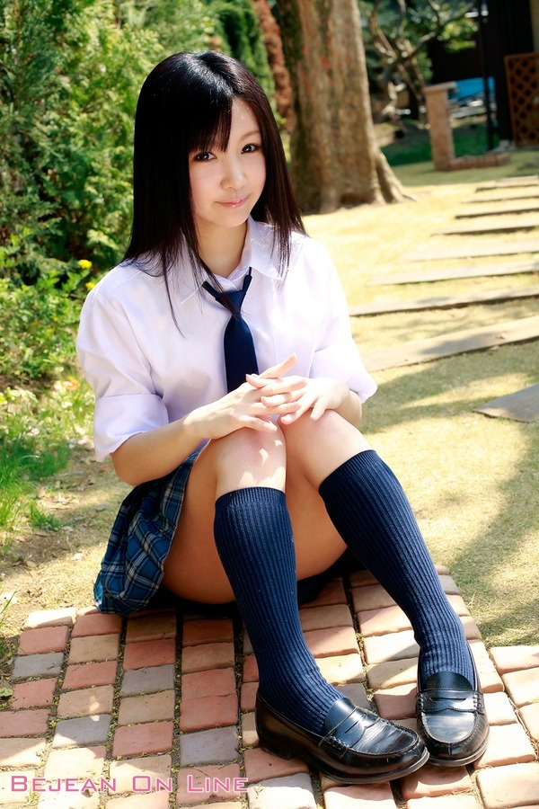 胡桃沢まみ4女子校生制服画像 (2)