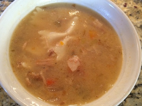 残り物のターキーヌードルスープ