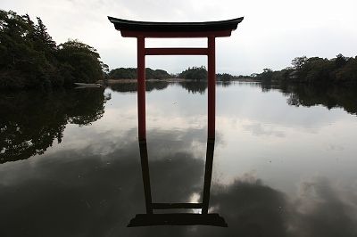 041　薦神社　内宮（三角池）