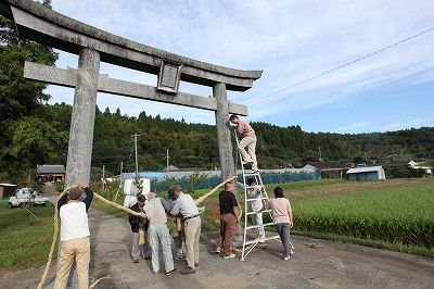 041　村祭り　注連縄張り