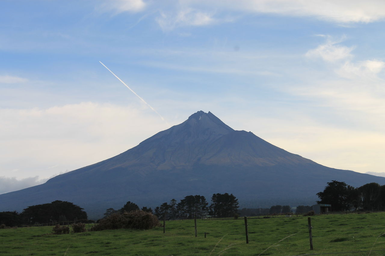 ニュージーランドの富士山 Mount Taranaki タラナキ山 映画 ラストサムライ のロケ地 ニュージーランドの達人