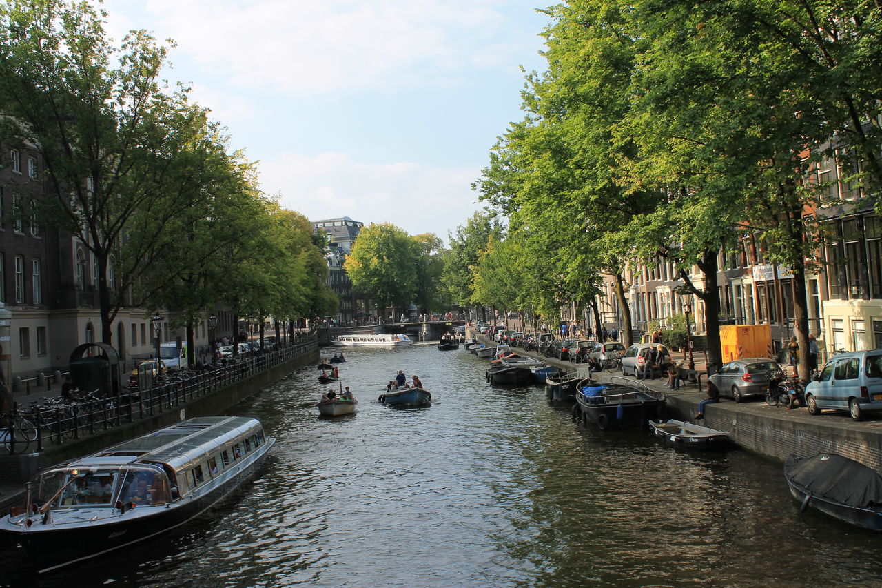 オランダ アムステルダムの運河クルーズ 運河に浮かぶハウスボート ヨーロッパ旅行の達人