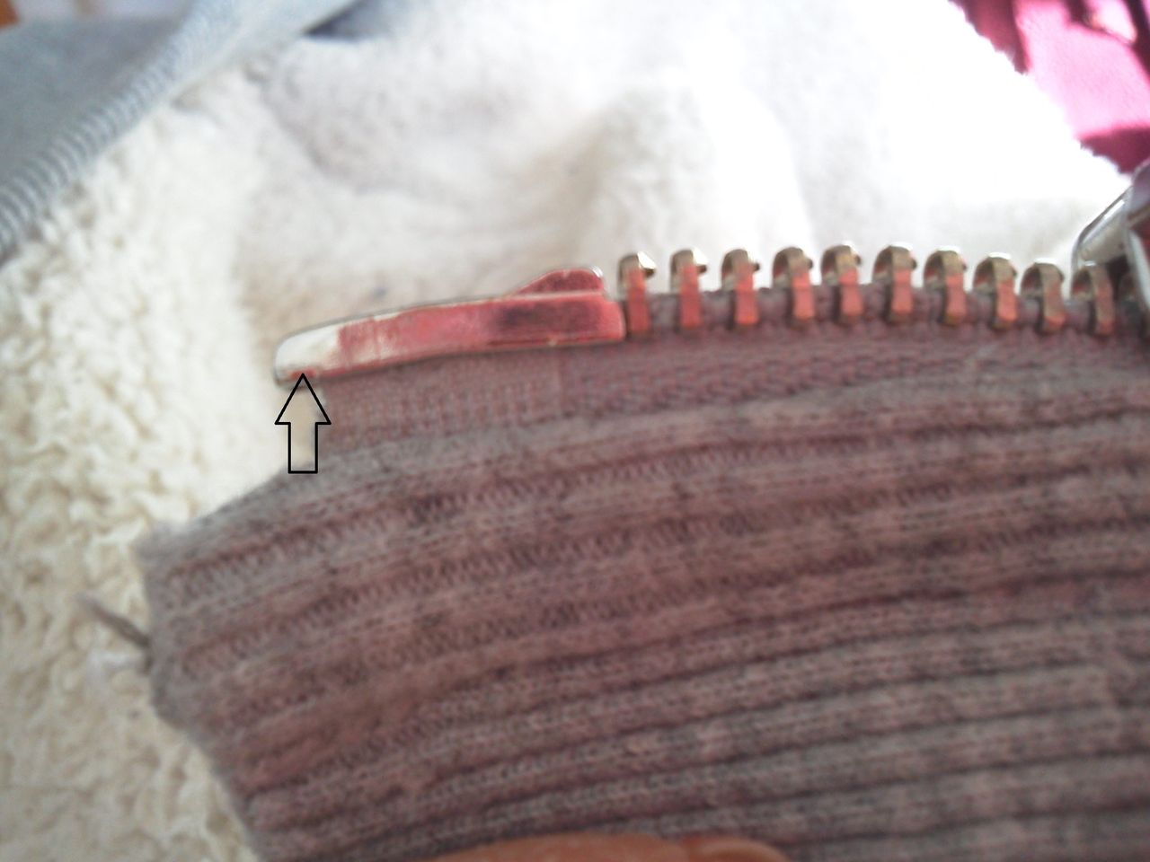 ダブルファスナーの食い違いが直った Antika 幸せアクセサリー屋の話