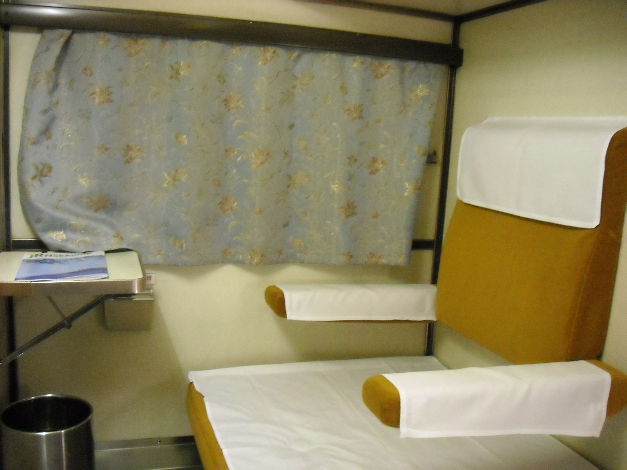 カーテン★★★寝台特急列車『北斗星』他★★★解放Ｂ寝台★下段用（鉄道部品） 引退から10年】 24系寝台特急「北斗星」＜デラックス編成＞を再生産