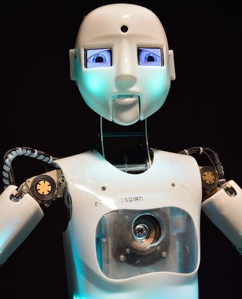 人造人間に人権が与えられる世界