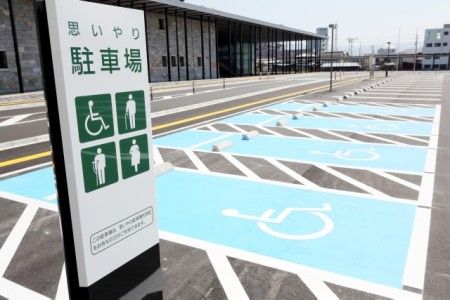 車椅子専用の駐車場