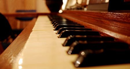 怖い話独りでになるオルガン