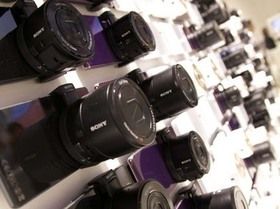 ソニー、得意のカメラ技術でアップル・サムスンに反撃開始