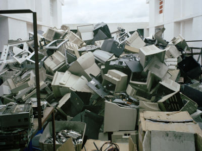 【PC】パソコン世界出荷、5期連続減　タブレット普及で