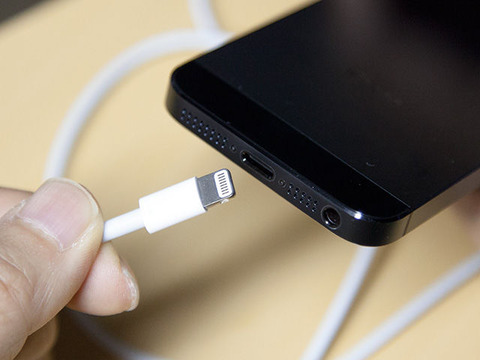 「iPhone」の充電ができないんだが詳しいやつきて