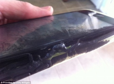 14歳女子生徒のお尻の下でiPhone5が爆発炎上＝アメリカ