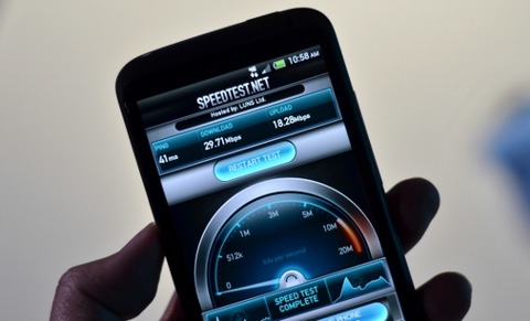 スマホの速度、実測値記載へ —総務省