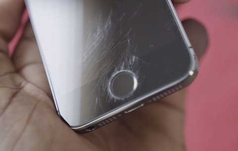 「iPhone6」に採用のサファイアガラスの耐久力をテストした動画が登場・・・あれ？