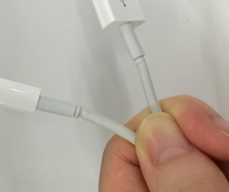 アップル「iPhone」の充電器はなぜあんなにも壊れやすいのか