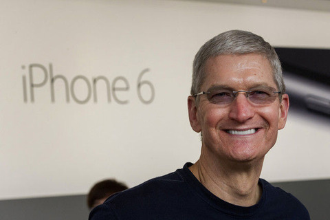 米アップルのクックCEO、自身が同性愛者であることをカミングアウト「ゲイであることに誇り」