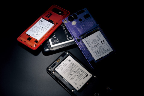 スマホ「バッテリー」の都市伝説を検証「999に電話すると充電できる」「寒いと減りが早くなる」「過充電で爆発」など