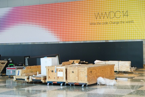 「WWDC 2014」会場に「iOS8」と新「OS X」のバナー登場