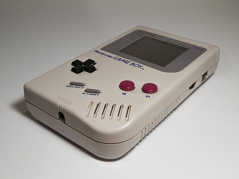 今の子供ってさ、スマホがあって、ゲームはものすごいリアルでさ、インターネットがものすごい普及しててさ