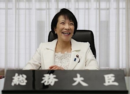 高市総務相、「iPhone 6」販売競争で各社にチクリ「過剰な値引きするな」