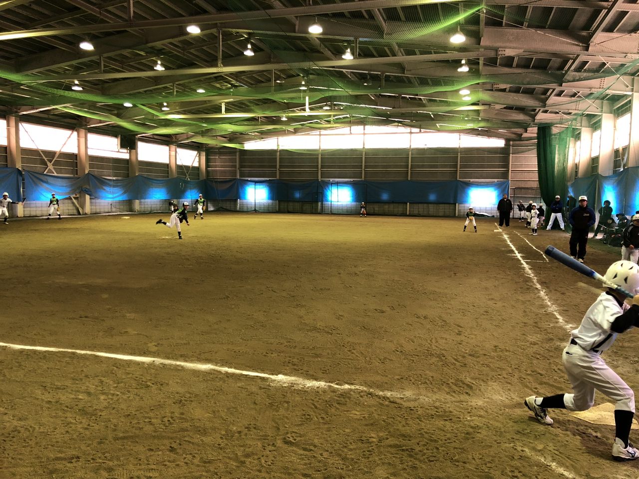 雨なので室内で練習試合 オホーツクベースボールクラブ 少年野球チーム