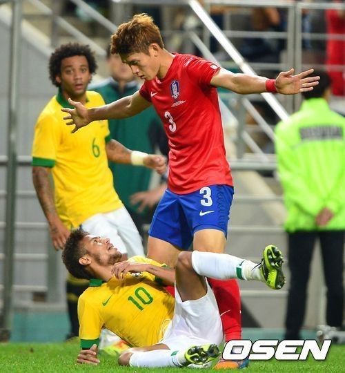 韓国の反応 韓国サッカーの親善試合でのラフプレイ ブラジルとスペインから非難される 旧 女子知韓宣言
