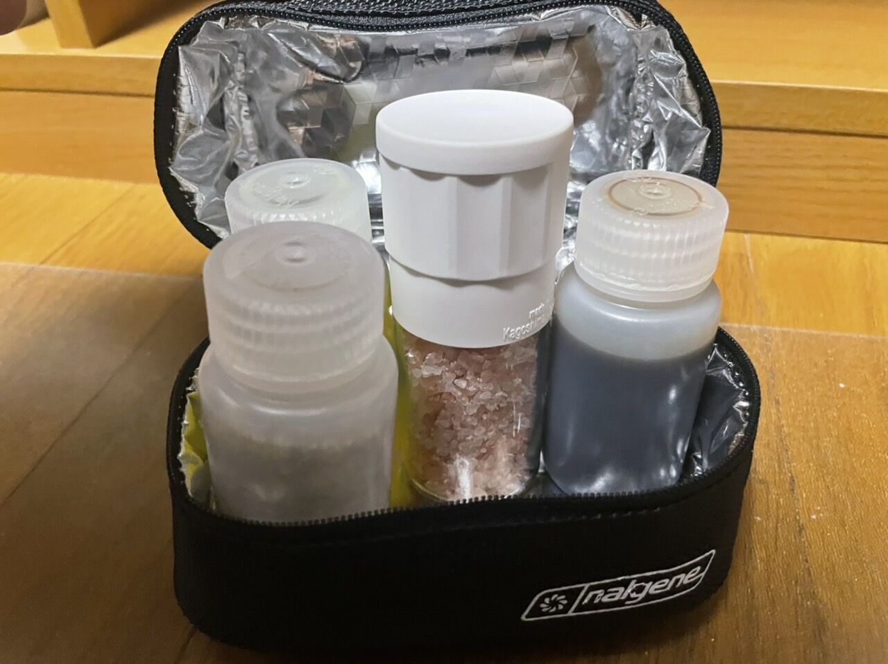 調味料ケースのド定番 ナルゲン コンテナポーチ 広口ボトル 60ml レビュー エンジニアの物欲