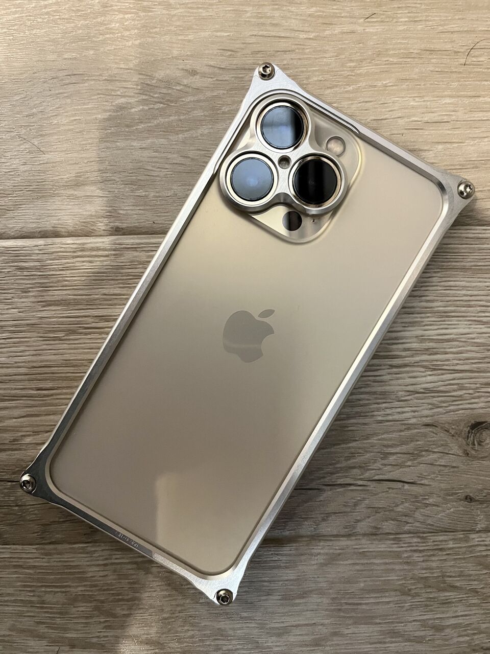 iPhoneバンパーの決定版！アルミ削り出しの最高級 バンパー