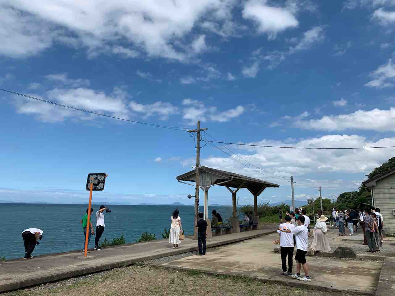 台風一過の秋晴れ Jr下灘駅 から眺める瀬戸内海は日本一碧い海でした 中予 愛媛 つーしん
