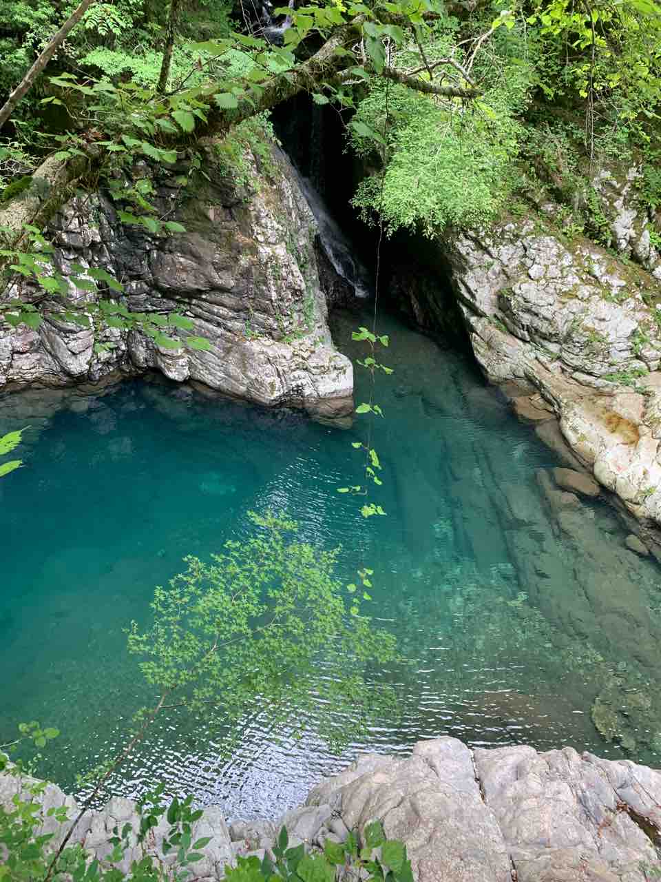端渓 観光'23】久万高原町の「面河渓」はエメラルドグリーンの絶景に思わず