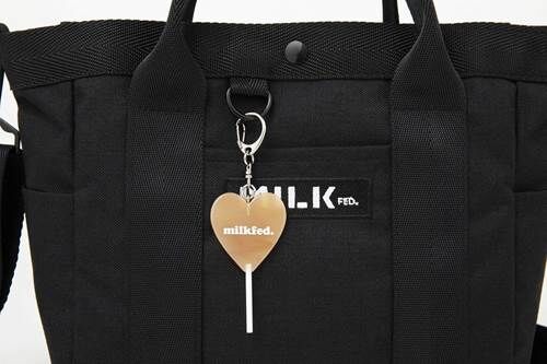スポーティな大人デザイン。MILKFED.の2Way仕様トートバッグが付録の