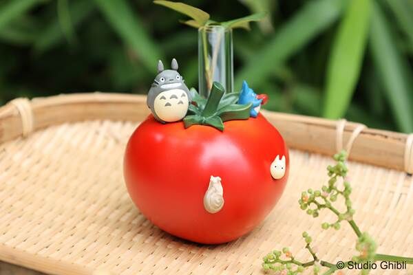 夏野菜とトトロたちのフィギュアがかわいい「おやさいの一輪挿し」が