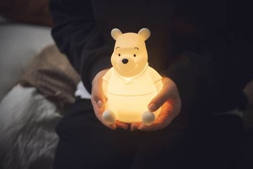 あたたかな光で癒される、くまのプーさんのLEDライトが登場 : 落穂log