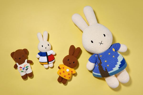 【カプレーゼ様】夜のカフェテラス ミッフィー小とドレスミッフィー大 カプレーゼ様】夜のカフェテラス ミッフィー小とドレス