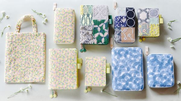 25年目を迎えるロングセラー「ほぼ日手帳」の2026年版が登場。手帳と