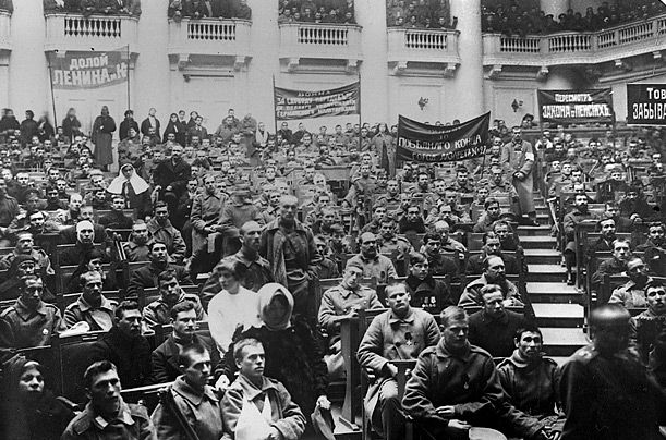 ロシア革命100年 今日は何の日?
9月17日(旧暦9月4日) トロツキーら7月事件弾圧のボルシェビキ党員が解放される。革命派の隊伍が飛躍的に強化