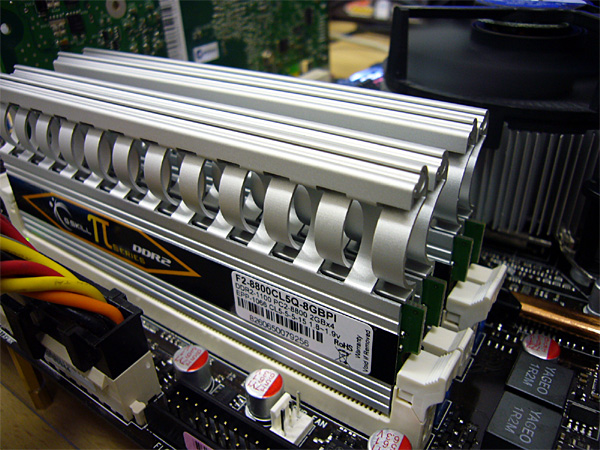G.Skill PC2-8800(DDR2-1100) 4枚挿し動作 by ASUS Maximus II Formula
