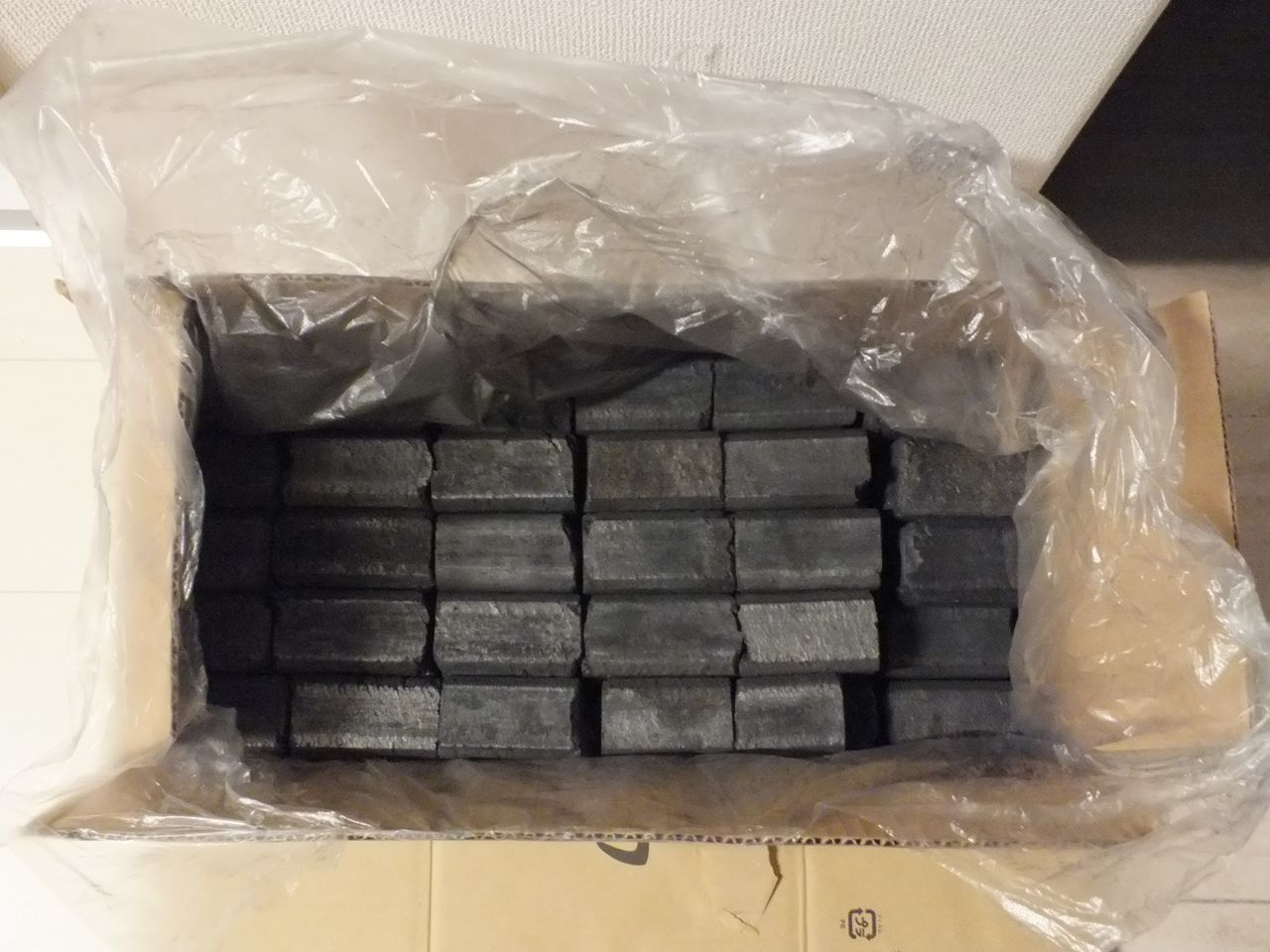 七輪の使い方 自宅マンション 屋内 テラスでの 卓上七輪バーベキュー方法を説明 室内おすすめ道具 食材 火花 煙が少ない炭の選び方 火起こし 火消し缶 安全注意 Tumugi
