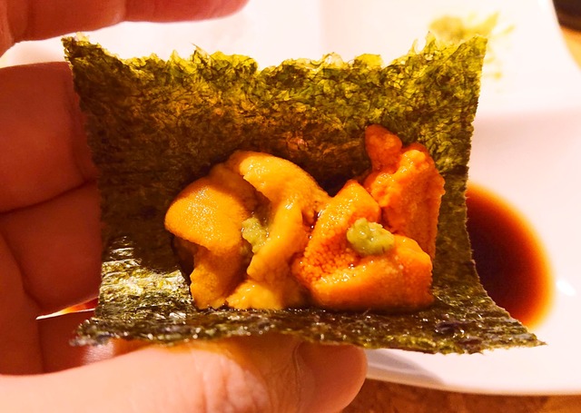 生雲丹の食べ方 ウニ専用醤油 島の人 磯吟醸 がおすすめ 高級利尻昆布を熟成させた専用醤油で ウニの美味しさを引き立てる Tumugi