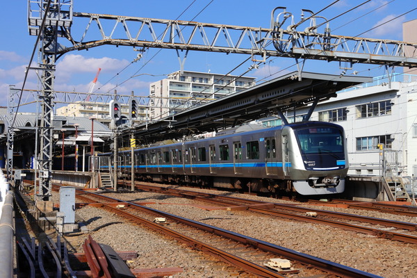 成城学園前から代々木八幡までの32駅 小田急の橋上駅舎はどんな順番で誕生したのか